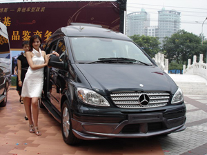 奔馳商務(wù)房車(chē)系列在京上市，豪華科技引領(lǐng)出行新風(fēng)尚